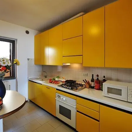 Sleeps 6 Pool דירה